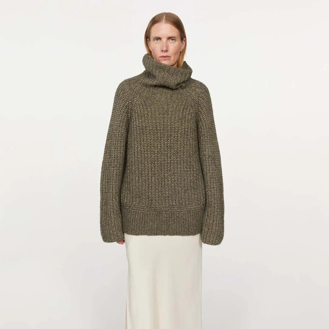 COURAGE TURTLENECK DARK GREEN