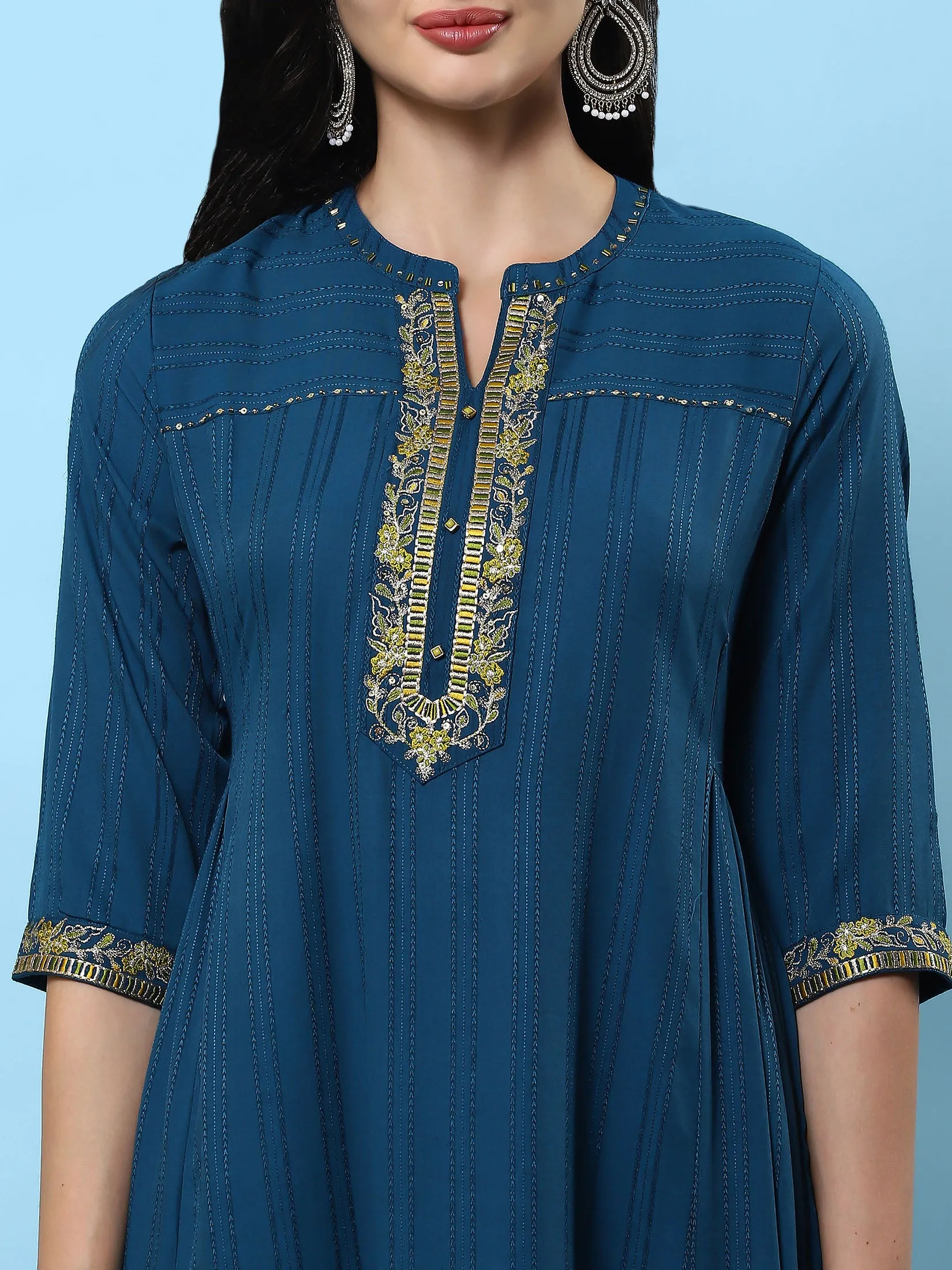 Women Blue Embroidered Kurta With Comfort Pant